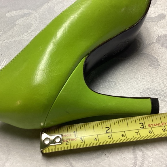 Charles Jourdan  APPLE GREEN HEELS SIZE 4/1/2 RARE SIZE.  See description💚💚💚 - Picture 6 of 13